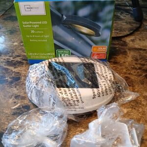 New Mainstays Solar Powered Gutter Light 20 Lumins Up to 8hrs. Battery Include
